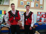 elevi bulgari in costume